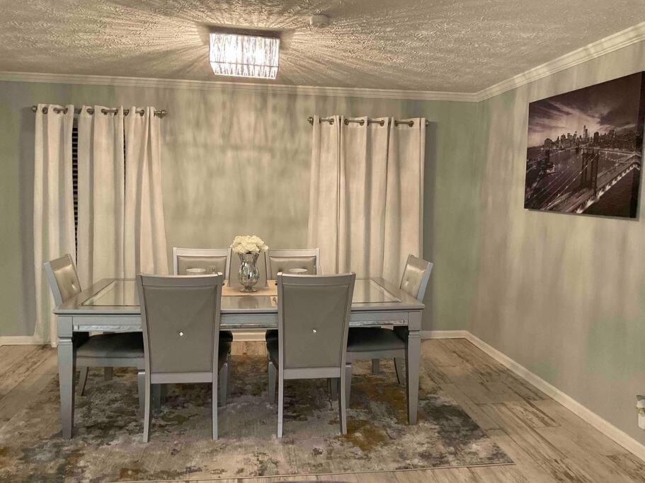 Renovated 3Bedroom 2.5Bath 2 Story House W/ Garage Лоренсвілл Екстер'єр фото